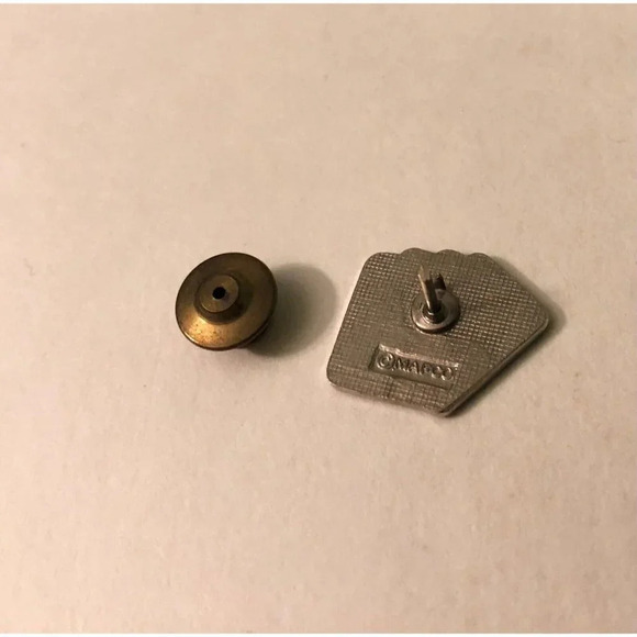 Vintage Mafco Aces Lapel  Pin Enamel Poker Cards Gambling - Picture 8 of 9